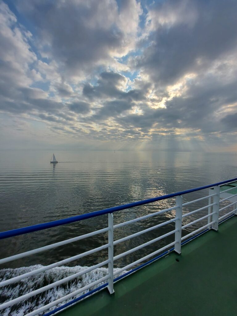 Foto op een ferry midden op zee