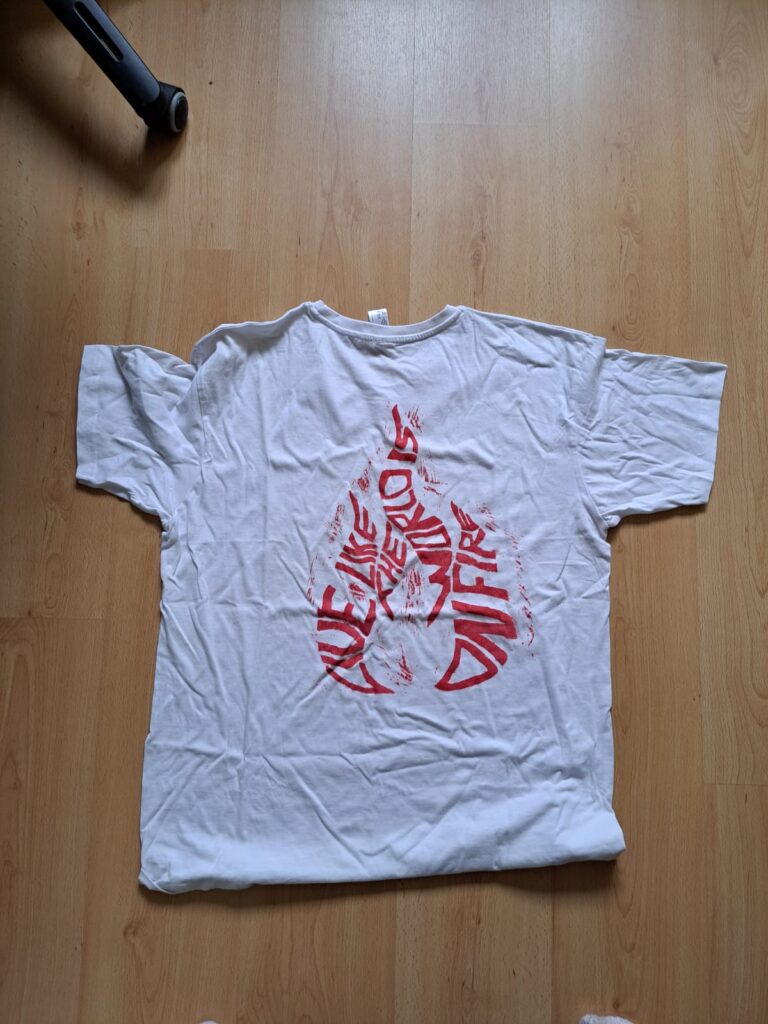 Lino gedrukt op een T-shirt