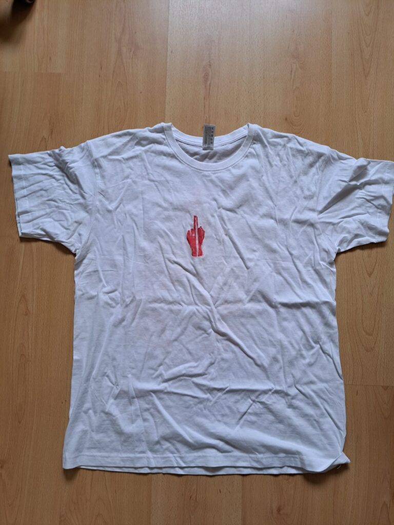 Lino gedrukt op een T-shirt